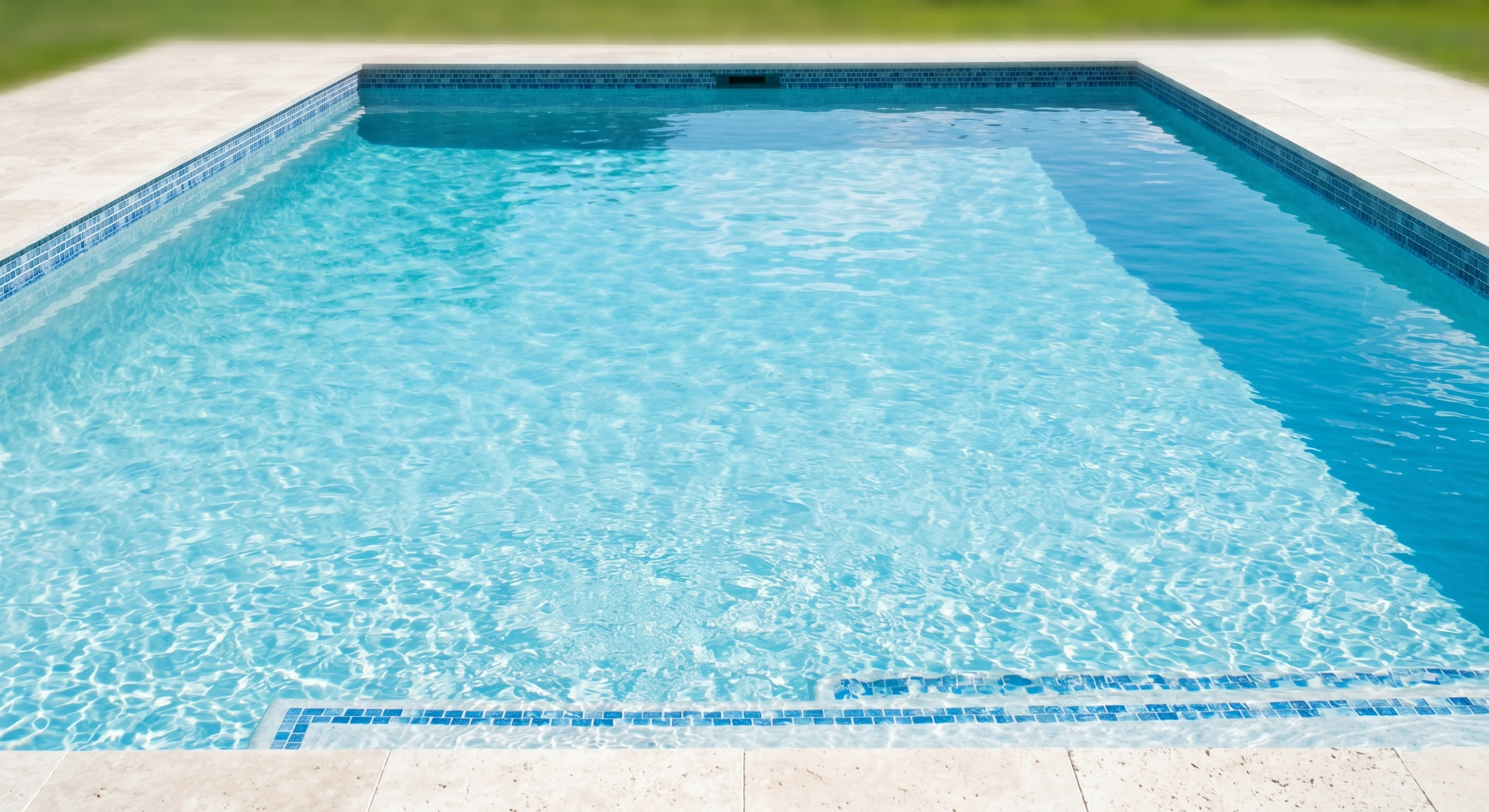 Beautiful pool with features